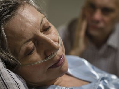 older woman on oxygen at end of life