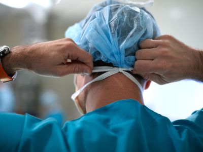 Surgeon tying his mask